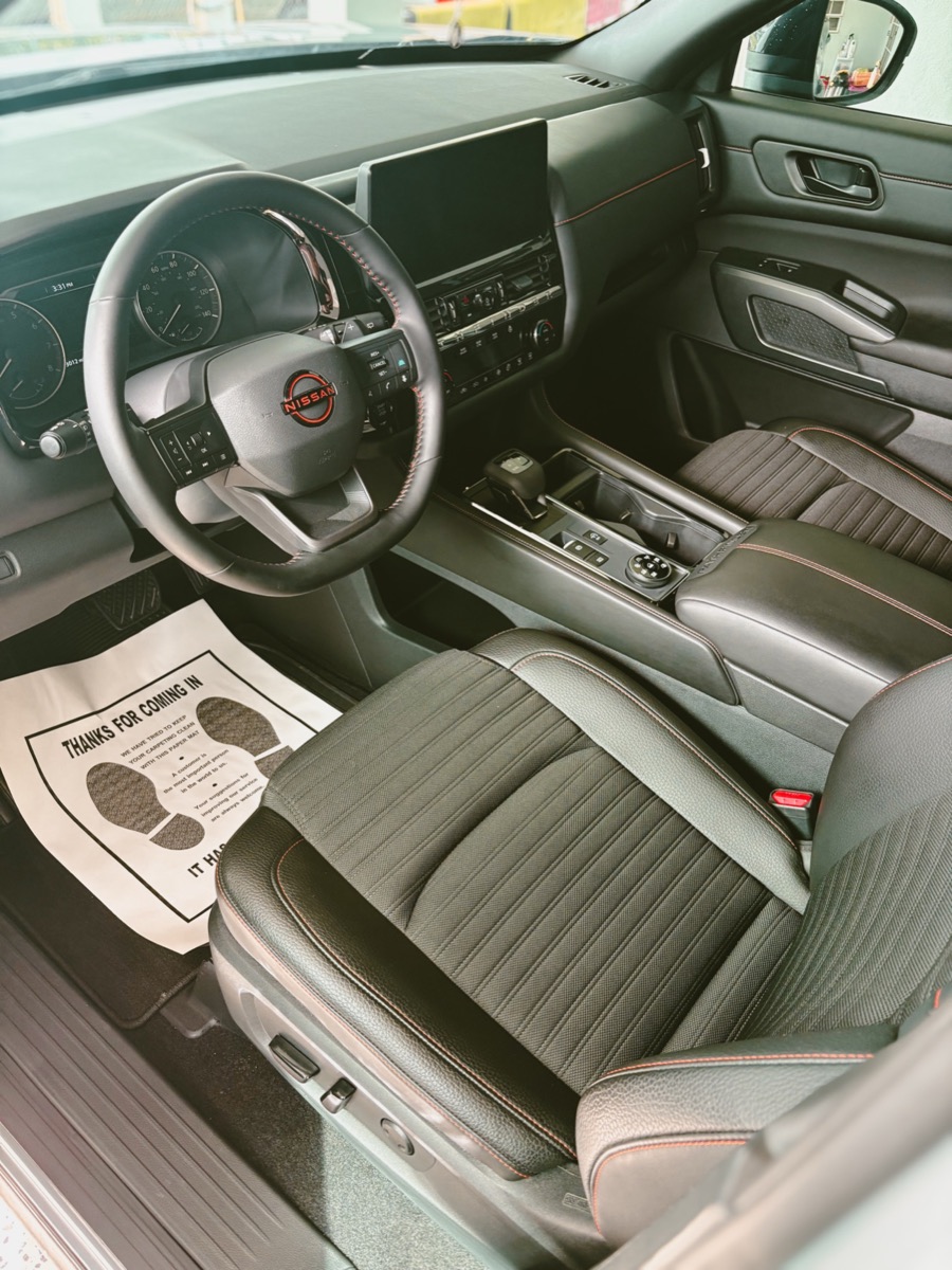 Interior de vehículo después del detailing